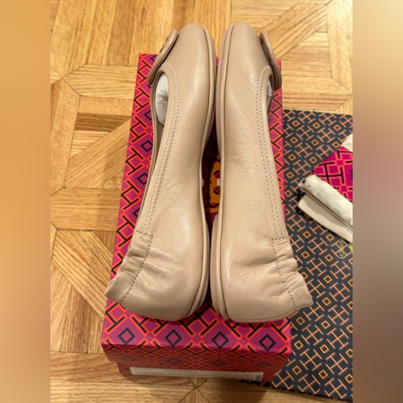 NWT Tory Burch Minnie Travel Flats in Goan Sand - Picture 9 of 16